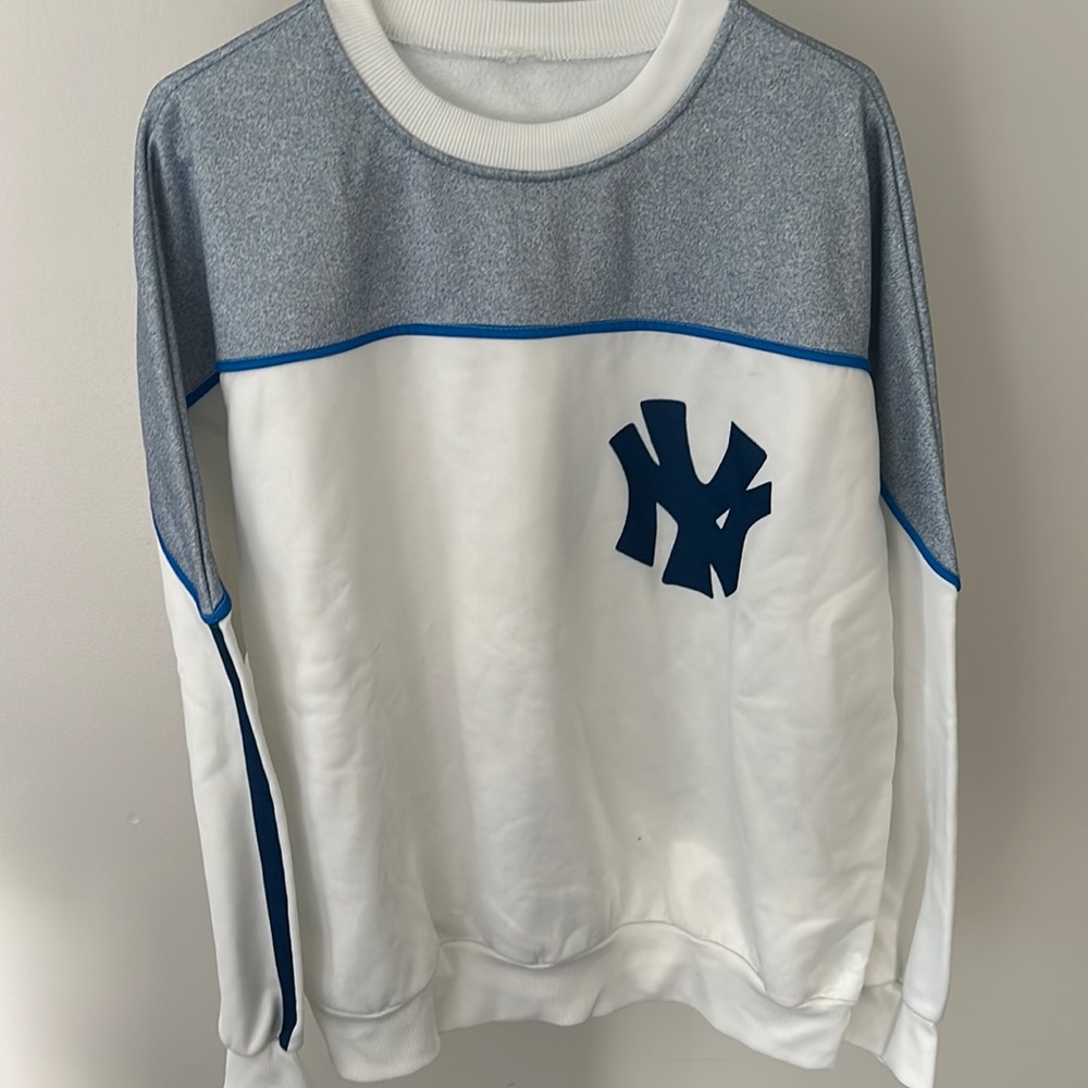 Cute Yankees sweatshirt
